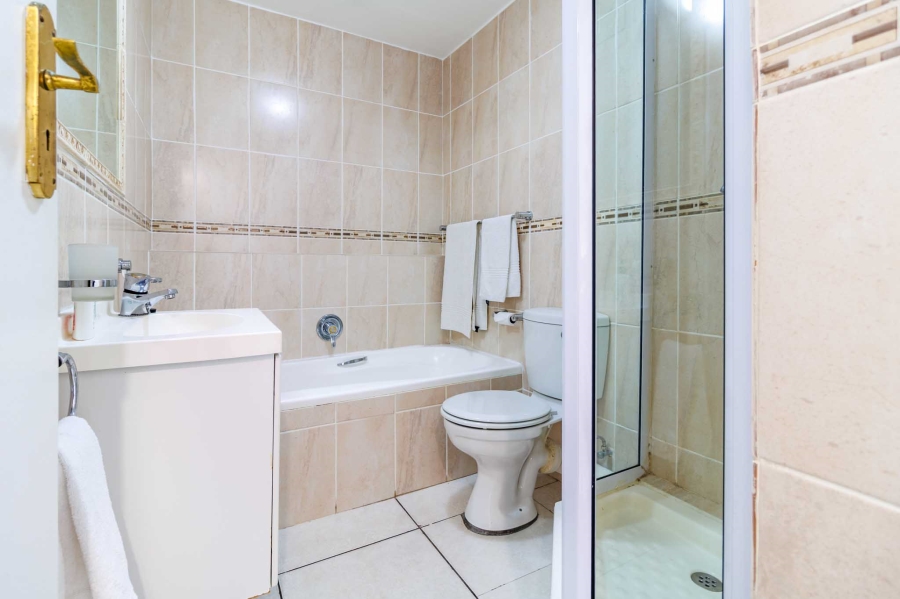 To Let 3 Bedroom Property for Rent in Bloubergrant Western Cape